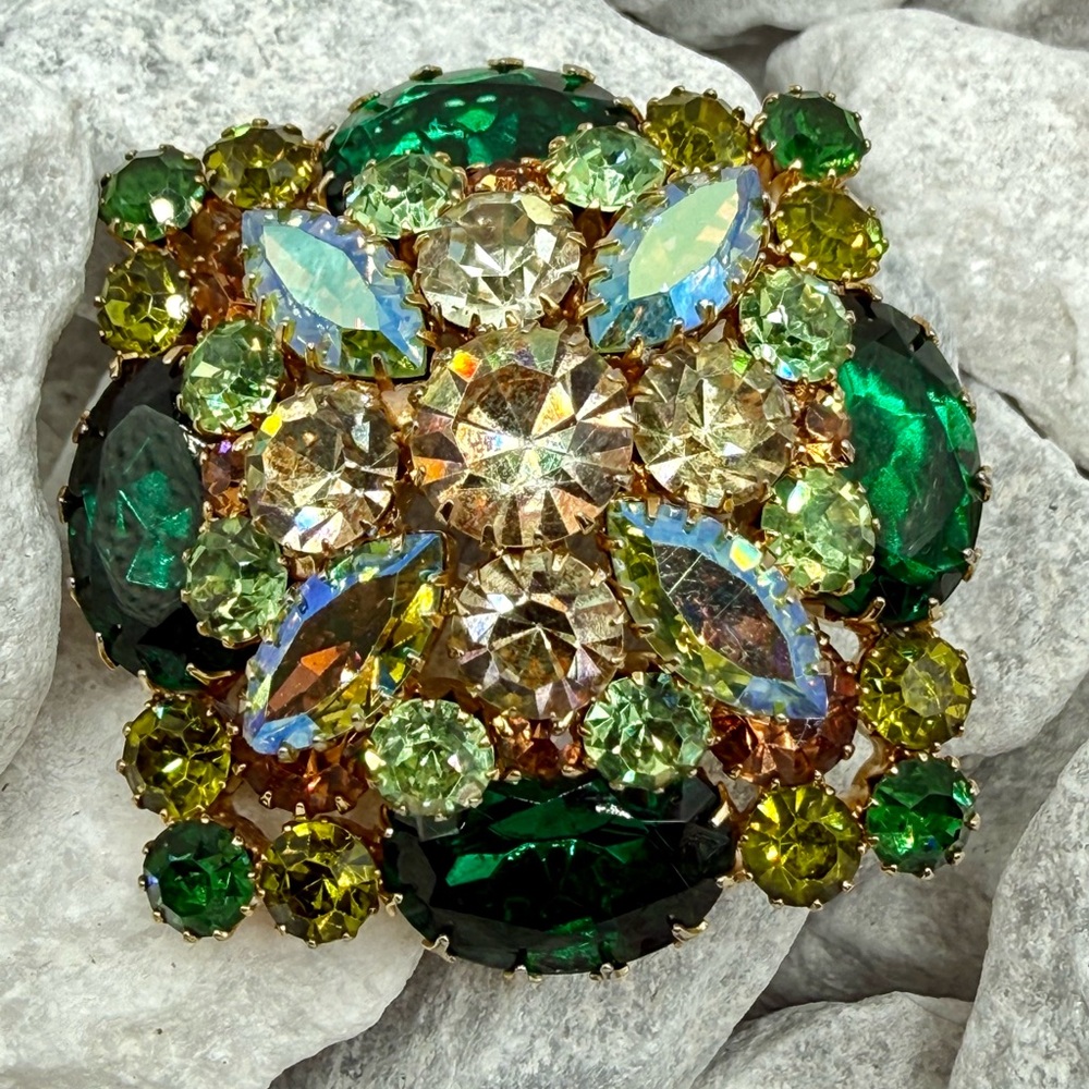 Vintage Juliana Style Green AB Rhinestone Dome Brooch Statement Piece D&E Look - Picture 15 of 17